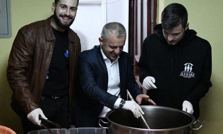 Reperi kosovar shtron iftar për 310 persona