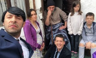 Stupcat trajtojnë një temë shumë të ndjeshme me skeçin e ri “Fushata”