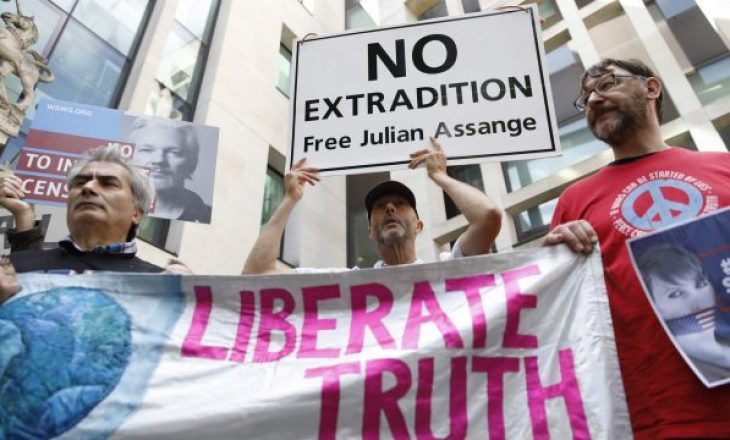 Eksperti i OKB-së: Assange ka shfaqur simptoma të torturës
