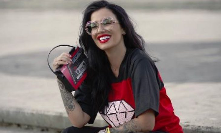 “Një kurs për anglisht kushton sa një çantë e Jonida Maliqit”