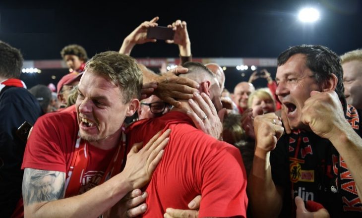 Skuadra e futbollistit shqiptar ngritet në Bundesligë – festa e çmendur e tifozëve