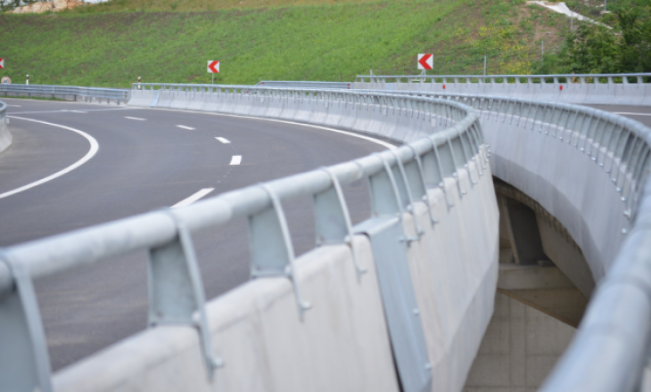 Mali i Zi lavdëron Kosovën- Autostrada projekt i një shteti të përgjegjshëm