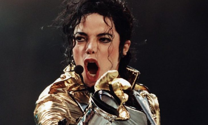 Michael Jackson, shkolla fillore dëshiron të heqë emrin e yllit nga auditoriumi i dedikuar për të