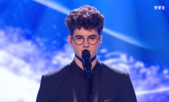 Shqiptari ‘çmend’ jurinë e ‘The Voice’ të Francës