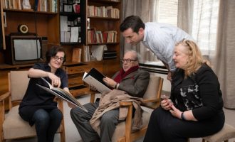 Ismail Kadare rikthehet në Shtëpinë Muze bashkë me gruan