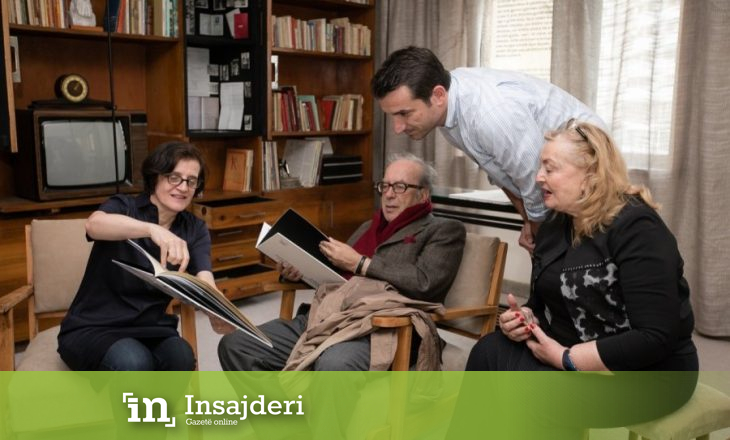 Ismail Kadare rikthehet në Shtëpinë Muze bashkë me gruan