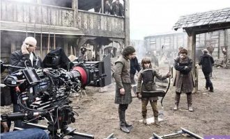 Prapa kamerave të serialit “Game of Thrones”