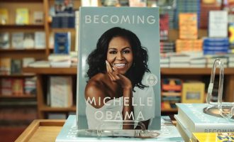 Autobiografia e Michelle Obama, libri me mbi 10 mln kopje