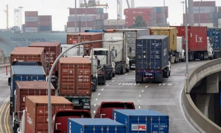 Lufta tregtare tkurr eksportet dhe importet kineze