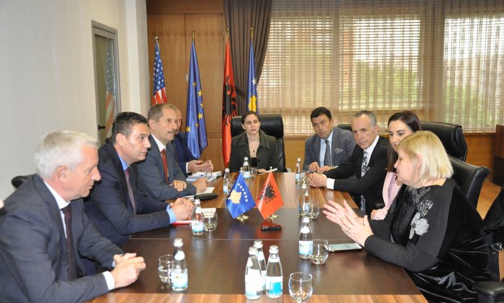 Ministri Bytyqi priti Komisionin Parlamentar për Edukim të Shqipërisë