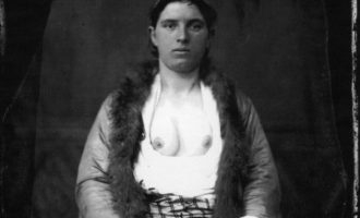 Shqiptarja e parë që pozoi e zhveshur para Marubit