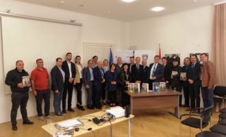 “Libri i Luftës” promovohet edhe në Ambasadën e Kosovës në Vjenë