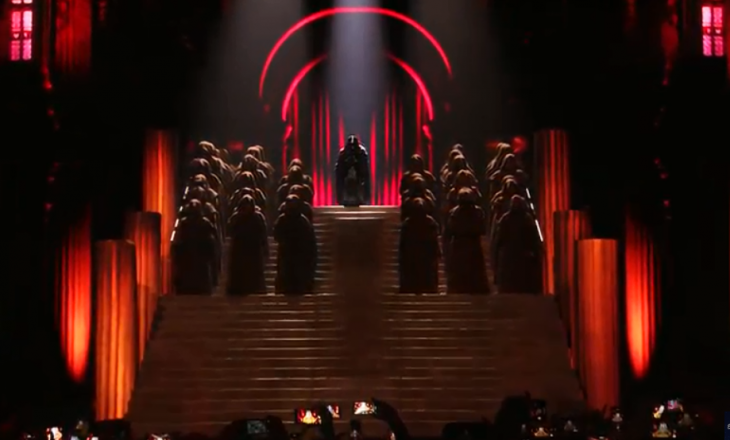 Madonna e zjarrtë në skenën e Eurovizion-it (VIDEO)