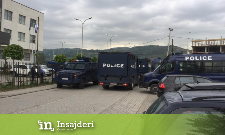 Pamje nga aksioni i jashtëzakonshëm i Policisë në Veri, dhjetëra të arrestuar e të plagosur
