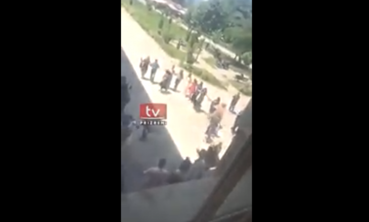 Mesjetare: Lindi djalë, familjarët ‘eskalojnë’ me valle e këngë në spitalin e Prizrenit