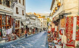 Shqipëria e plazheve mahnitëse dhe e qyteteve plot jetë