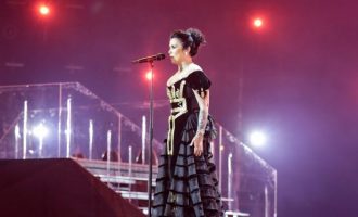 Jonida Maliqi performon e dyta në natën finale të festivalit “Eurovision”