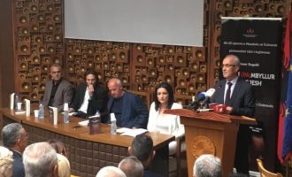 Promovohet libri “Qarku i (pa) mbyllur burgjesh” i Enver Dugollit