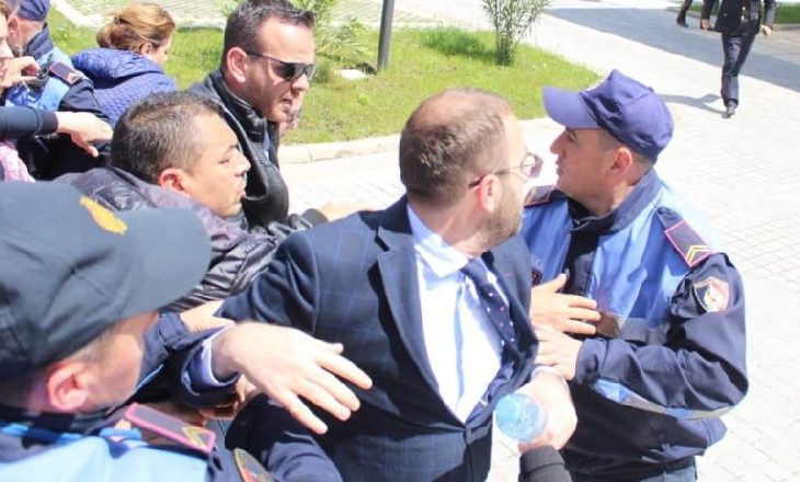 PD e Fierit: Policia ka shoqëruar dy vëzhguesit tanë