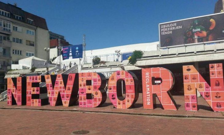 Mungon vajza “e artë” e Kosovës – Reagim i madh për portretet e 99 grave që u vendosën në NewBorn