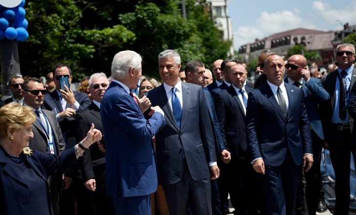 Thaçi dhe Veseli harruan ta përmendin familjen Jashari në ceremoninë e 20 vjetorit