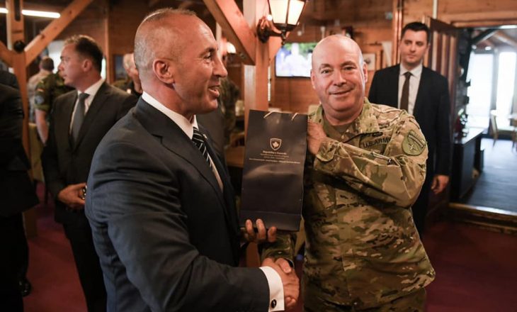 Haradinaj falenderon gjeneralin John C. Body për shërbimin në Kosovë