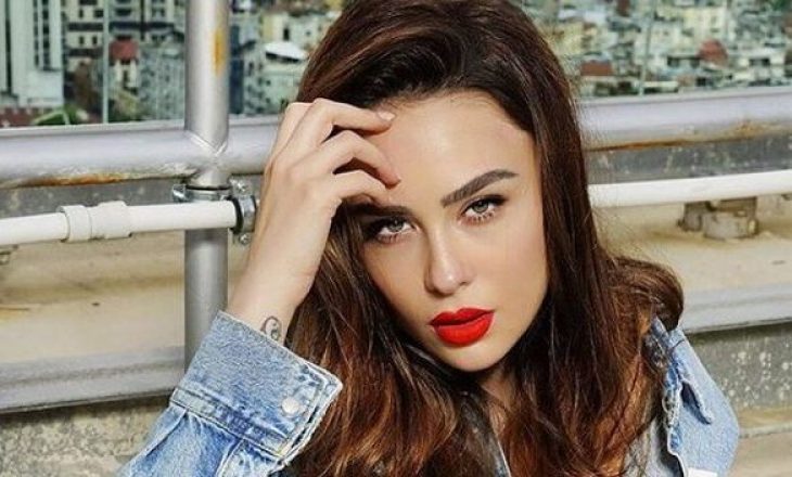 Xhensila Myrtezaj del me të brendshme, se keni parë kurrë kështu