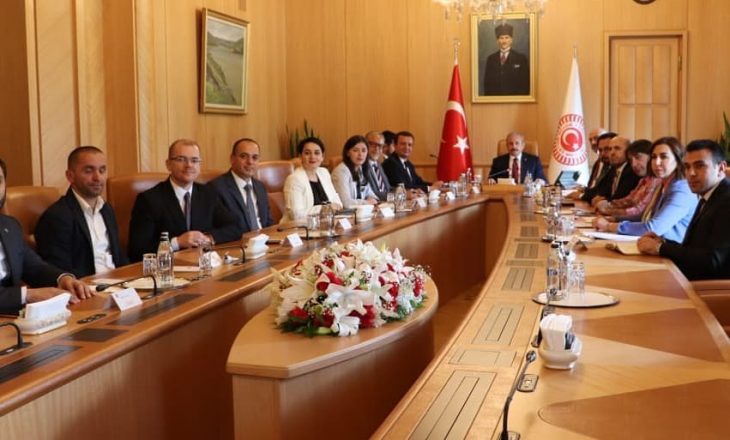 Vetëvendosje në Turqi takohet me kryeparlamentarin i cili ka prejardhje shqiptare