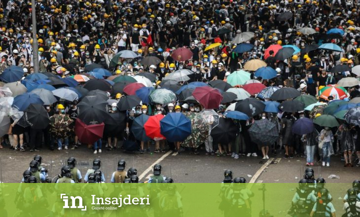 Qindra mijëra protestues kërkojnë largimin e udhëheqëses në Hong Kong