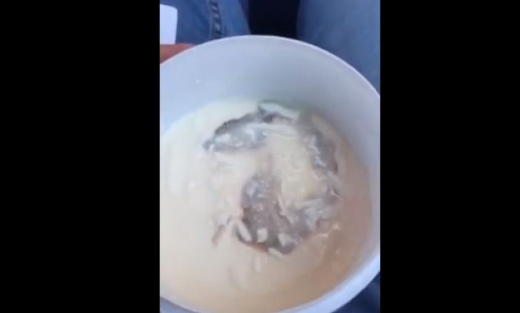 Blen produktin Schmand nÃ« market, por qytetari shokohet nga ajo Ã§ka sheh brenda