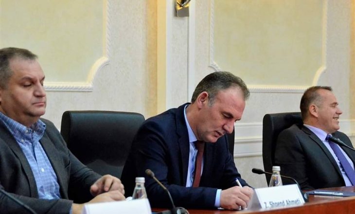 Gjykata e shpalli delegacionin jokushtetues, Limaj thërret konferencë për medie