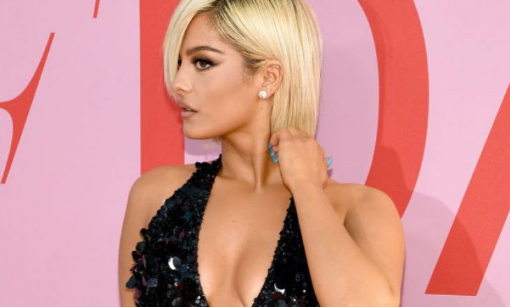 Bebe Rexha e urren veten pa makijazh, por publikon një foto: Kjo jam unë