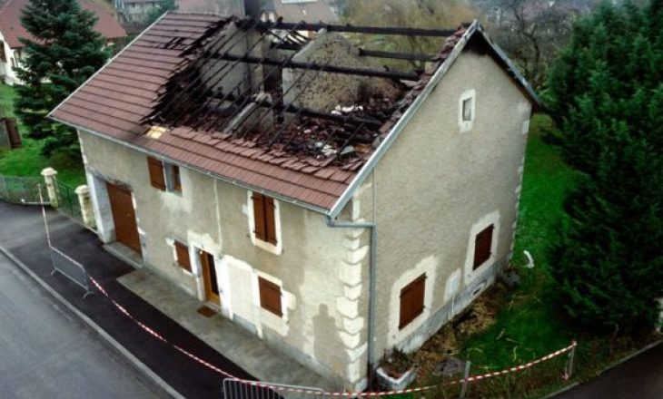 Vrau prindërit, gruan dhe fëmijët, lirohet nga burgu doktori