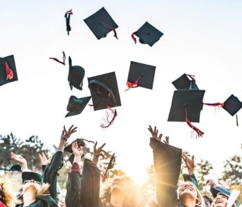 Shkolla mbaroi, mjaft me lotët