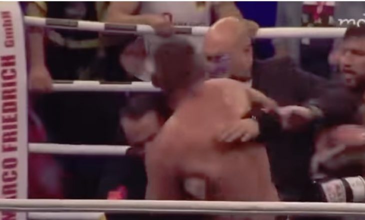 Momenti kur kundërshtari i Furyt ishte përleshur keq me boksierin shqiptar nga Peja