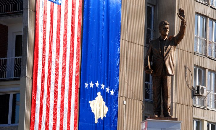Bill Clinton vjen sot në Kosovë – këta janë zyrtarët e Kosovës që do t’i takojë