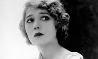 Aktorja e parë që nënshkruajti kontratë në Hollywood