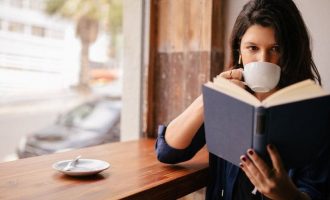 Veset më të çuditshme të adhuruesve të librave