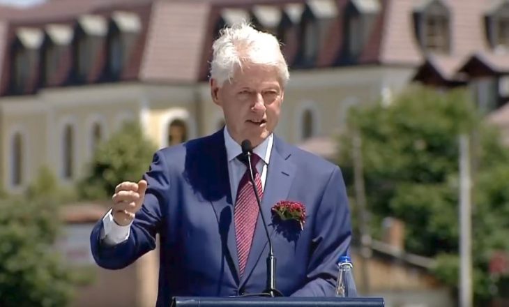 Clinton: Më kujtohen fytyrat e qytetarëve kur i takova para 20 vitesh