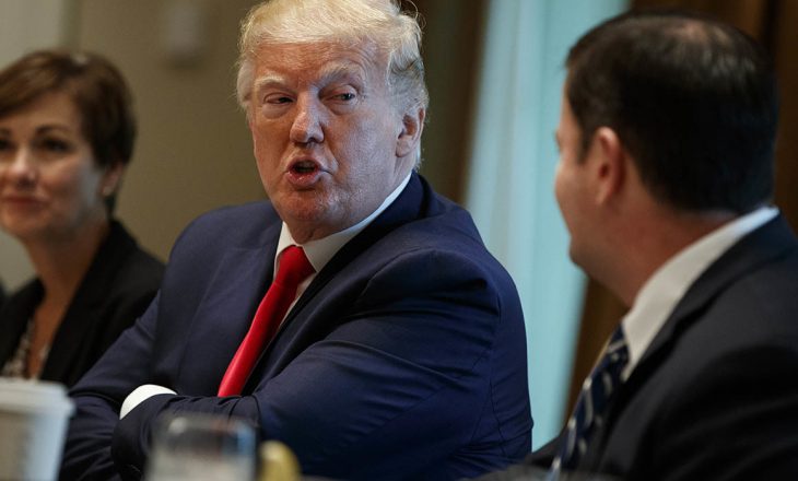 Vuçiq uron Trump për ditëlindje, e fton të vizitojë Serbinë