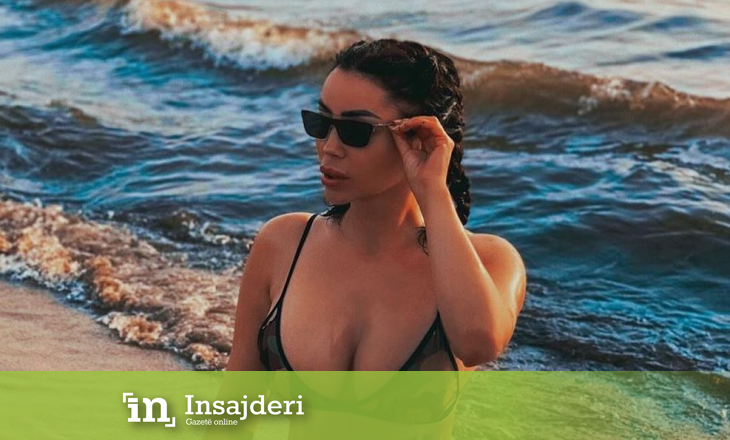 Këngëtarja shqiptare pozon nga plazhi