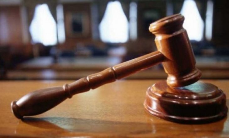 Gjykata merr vendim për të dyshuarin që theri me thikë policin në Pejë