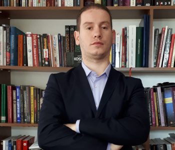 Kaosi që po troket në derë të Shqipërisë dhe Kosovës: Një kod pajtimi për demokraci