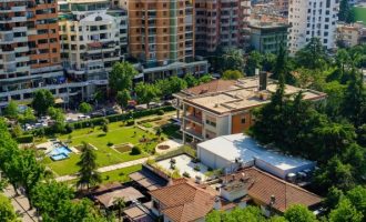 Me tunel në rast sulmi, çfarë shkruan “The Guardian” për vilën e Enver Hoxhës