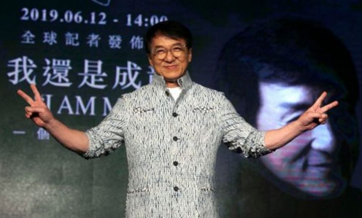 Jackie Chan këngëtar, nxjerr albumin e parë