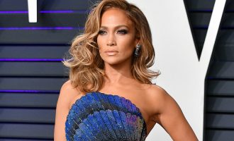 Prezentuesja akuzon Jennifer Lopez për foton “nudo që po i bën gratë të ndjehen keq”