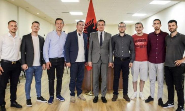 Kurti prezanton tetë anëtarët e rinj të Vetëvendosjes