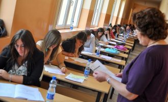 26 mijë maturantë i nënshtrohen nesër Testit të Maturës, udhëzohen masat anti-COVID