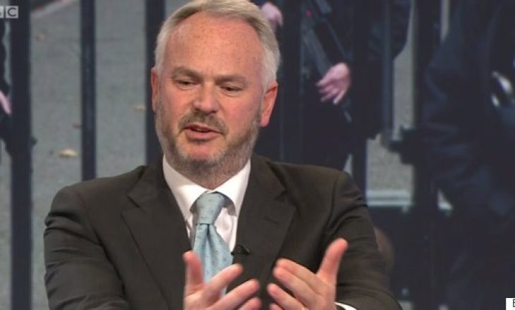 Gazetari i famshëm britaknik: Vuçiq ëndërron se NATO do t’ua bëjë “Serbinë e Madhe”