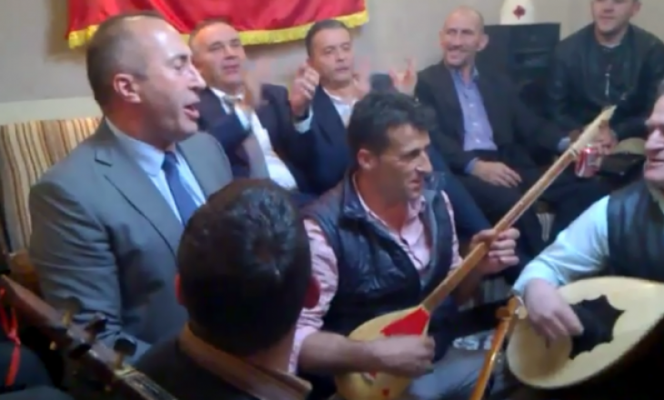 Haradinaj e çel kuletën, ia lë 20 euro tupanxhiut
